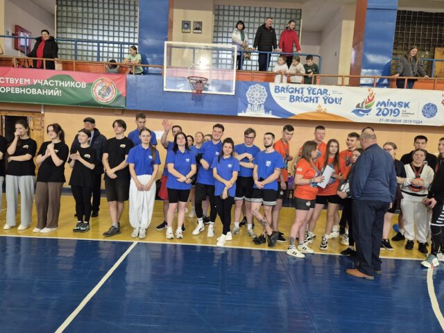 На старте — молодёжь